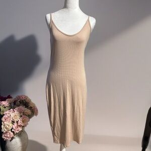 Ekouaer Beige Sleeveless Midi Dress